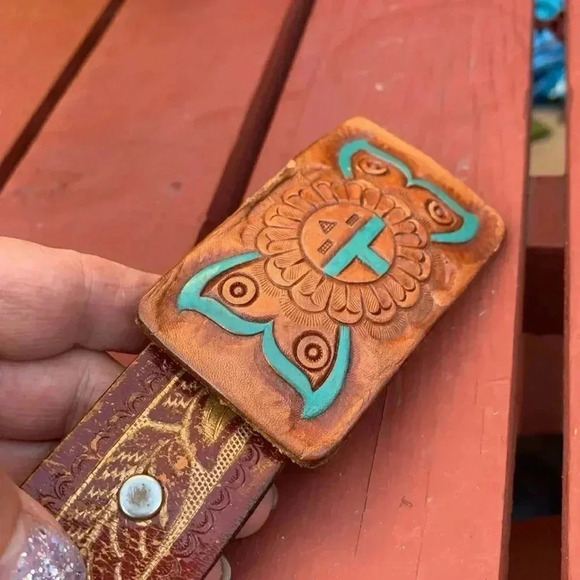 Vintage Unique 100% Leather Etched Belt w  Wooden Buckle. 39” - Picture 5 of 7